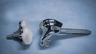 Artificial knee joint